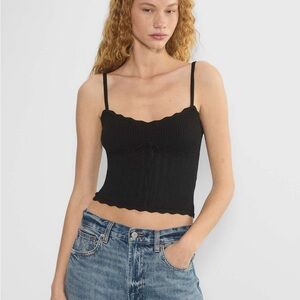 Wilfred Ribbed Black Scallop-Edge Soloist Top